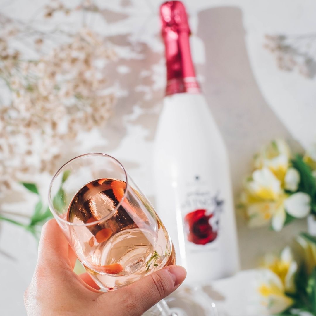 Amor diVino Sparkling wine, 750ml, 7.0% abv Saraceni Wines